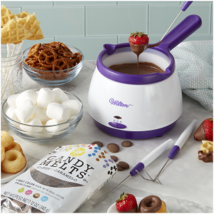 Wilton Candy Melts and Chocolate Melting Pot: 2.5-cup capacity, available in assorted colors, made from durable plastic for easy candy and chocolate melting